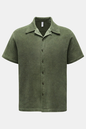 04651 / A trip in a bag - Herren - Frottee-Kurzarmhemd 'Terry Shirt' Kubanischer Kragen oliv