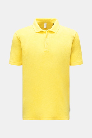04651 / A trip in a bag - Herren - Frottee-Poloshirt 'Terry Polo' gelb
