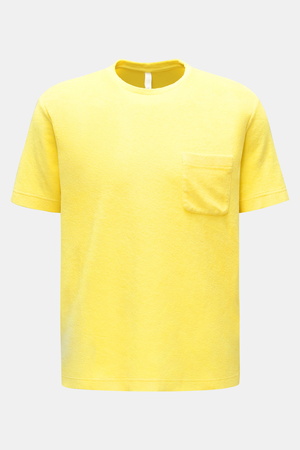 04651 / A trip in a bag - Herren - Frottee Rundhals-T-Shirt 'Terry Tee' gelb