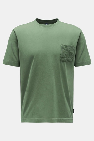 04651 / A trip in a bag - Herren -  Rundhals-T-Shirt 'Seamap Pocket Tee' grün