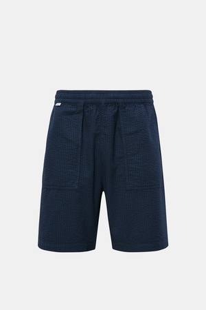 04651 / A trip in a bag - Herren - Seersucker-Shorts navy